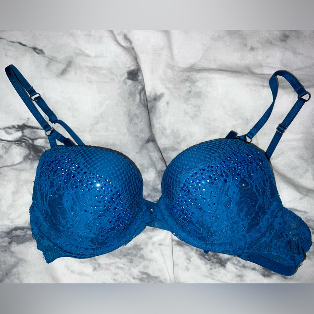 Victoria’s Secret Very Sexy push up. Gives great cleavage, only worn once.